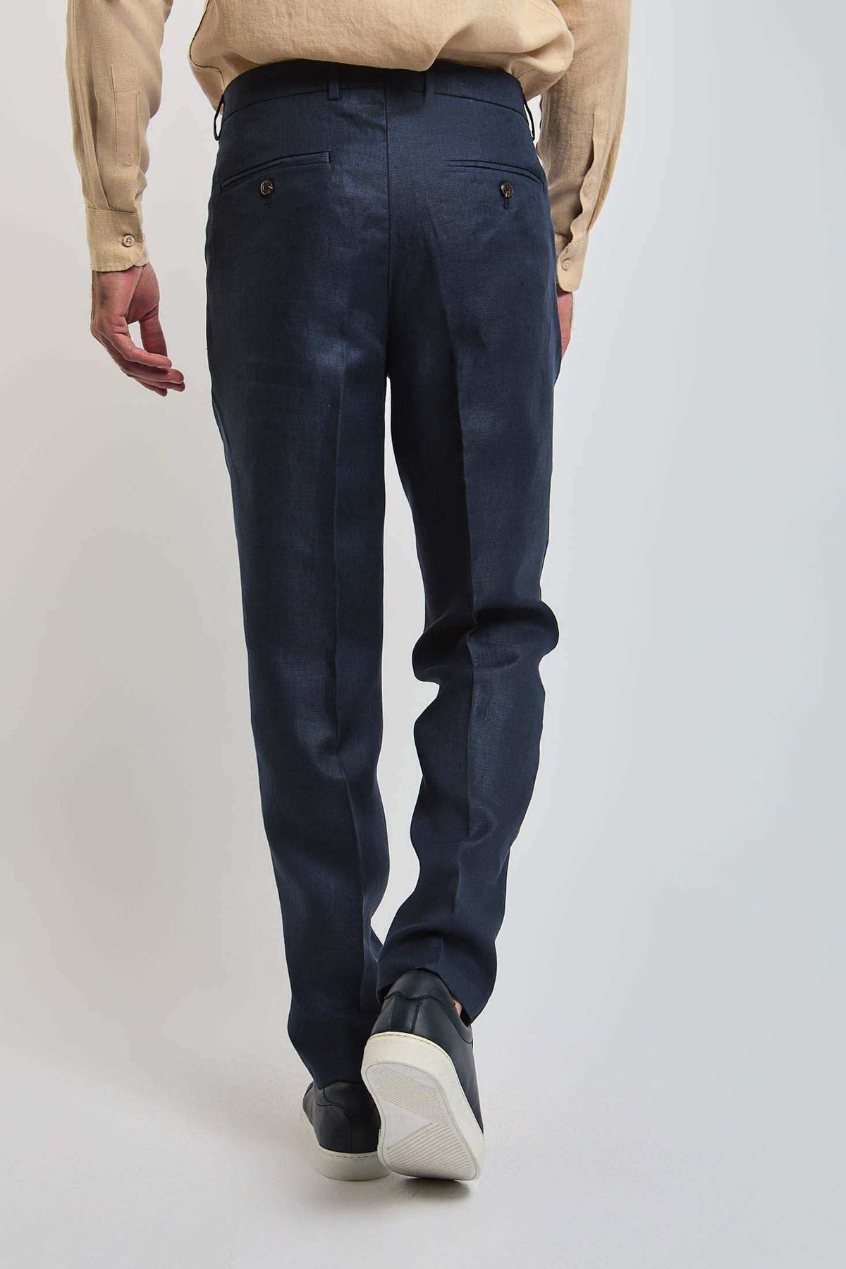 Dalydress men's navy blue tailored pants with buttoned back pockets, beige shirt, casual sneakers