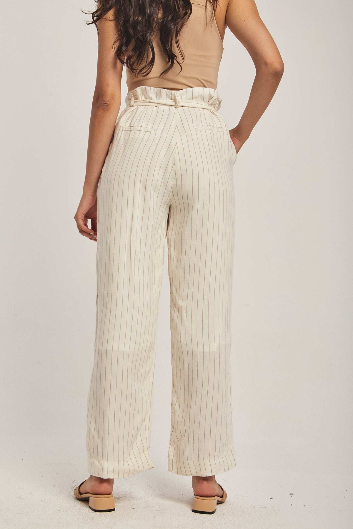 Dalydress women's high-waisted striped pants with belt, back view, beige top, neutral sandals