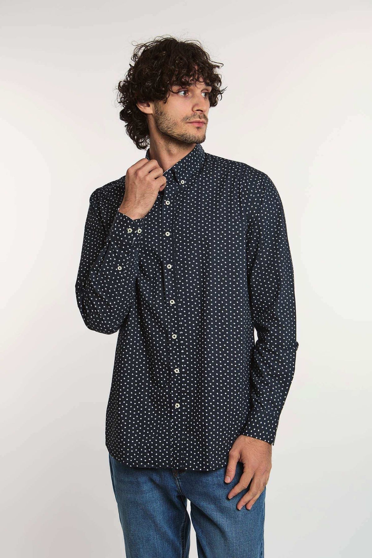 Dalydress men's navy blue polka dot shirt with button-down collar, paired with blue jeans