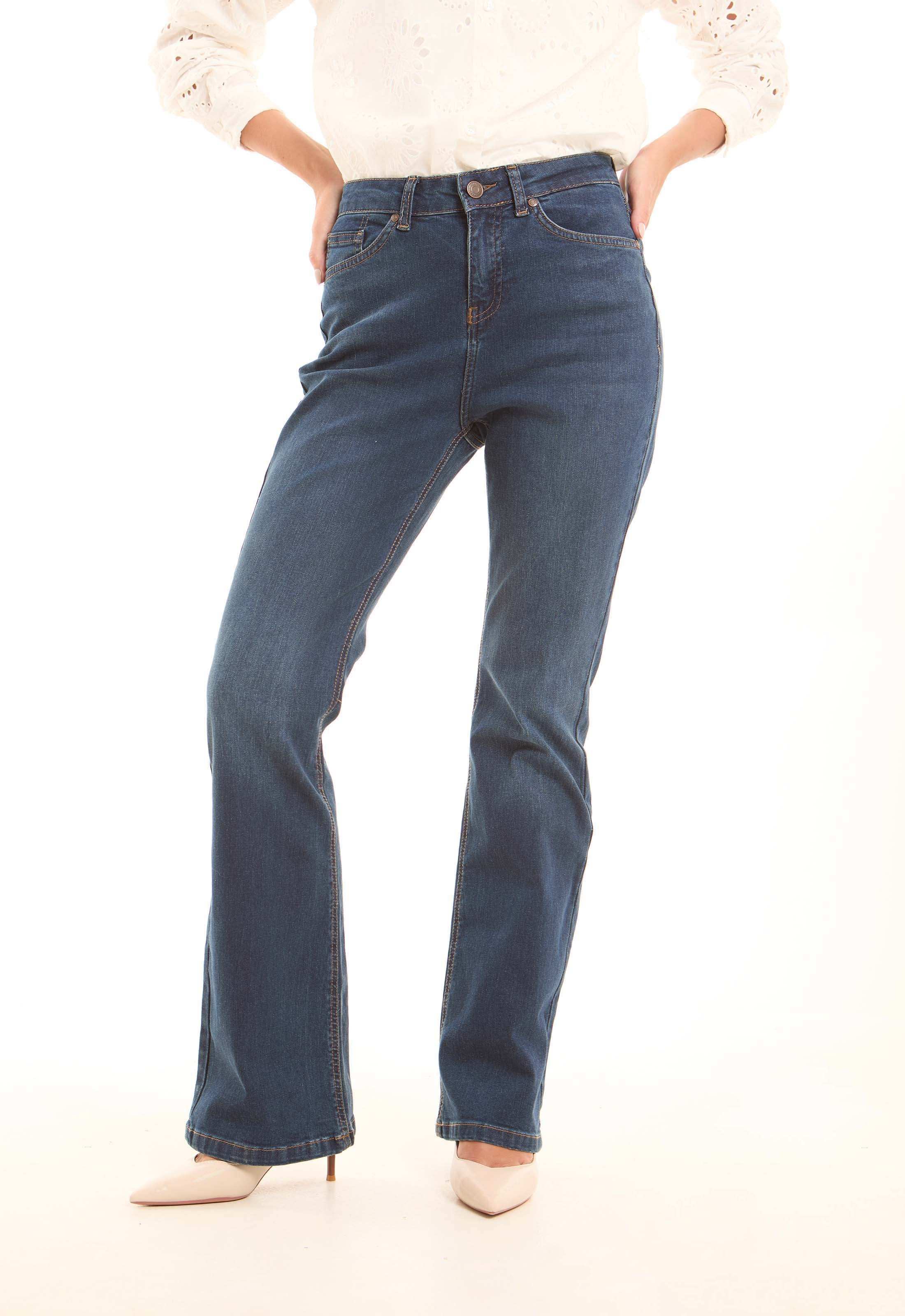 بنطلون جينز أزرق غامق بقصة Bootcut